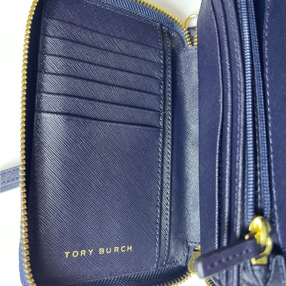 NWOT TORY BURCH NAVY WALLET WITH DETACHABLE WRISTLET STRAP - Picture 4 of 16